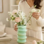 گلدان شیشه‌ای رنگی