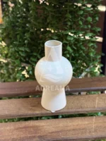 گلدان شیشه‌ای سفید