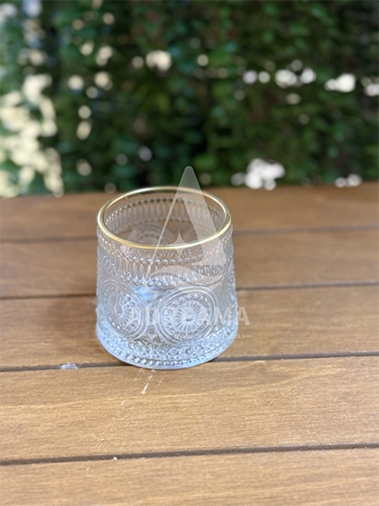 نیم‌لیوان دنیز لب‌طلایی